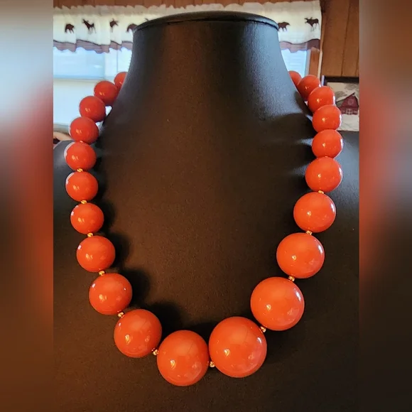 STUNNING Vintage Joan Rivers Classics Bold Coral Bead Statement Necklace NWOT - Picture 5 of 6